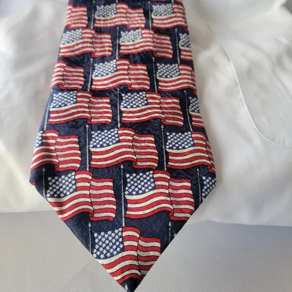 AMERICAN TRADITIONS USA Flag Men’s Silk Tie - Picture 2 of 12